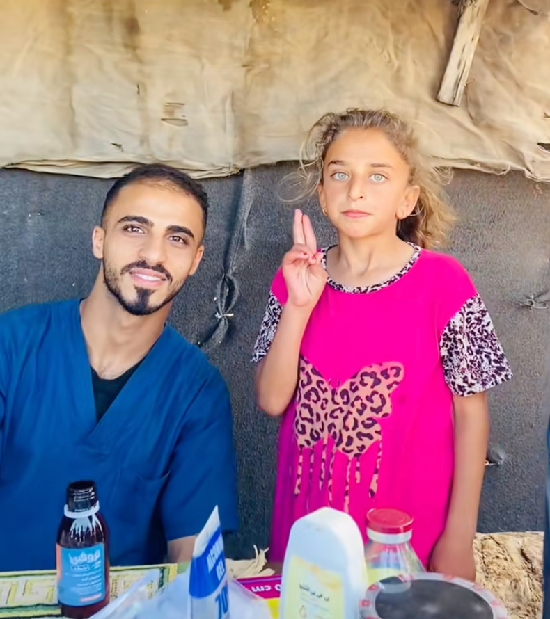 Le Dr Adallah et une petite fille à Gaza
